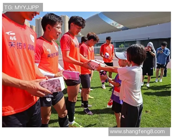 与朋友分享足球明星的精彩瞬间与背后的故事一起感受绿茵场上的激情与荣耀